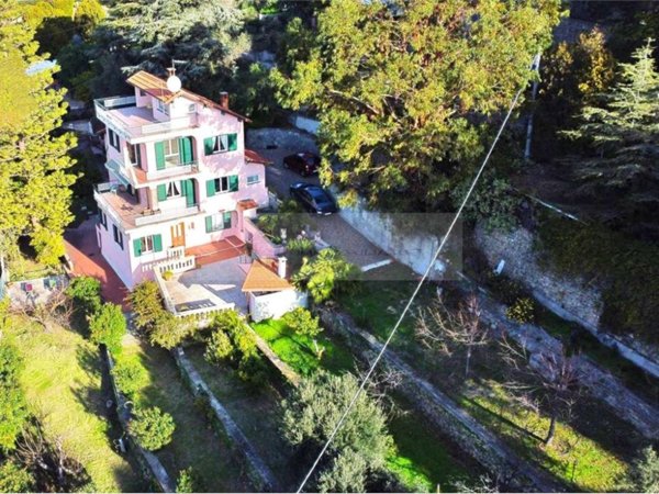 casa indipendente in vendita a Bordighera