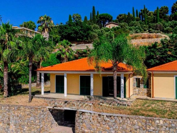 casa indipendente in vendita a Bordighera