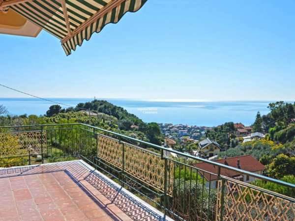 casa indipendente in vendita a Bordighera