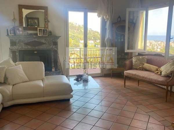 casa indipendente in vendita a Bordighera