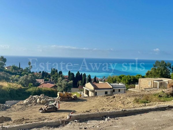 casa indipendente in vendita a Bordighera