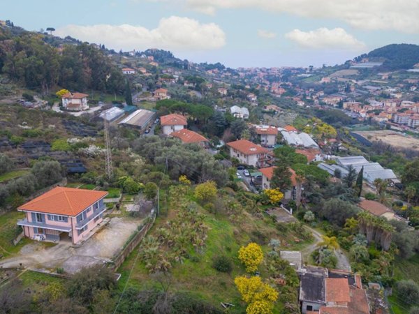 casa indipendente in vendita a Bordighera