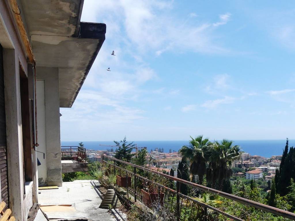 casa indipendente in vendita a Bordighera