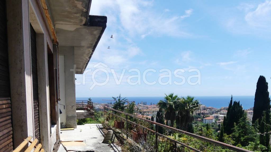 casa indipendente in vendita a Bordighera