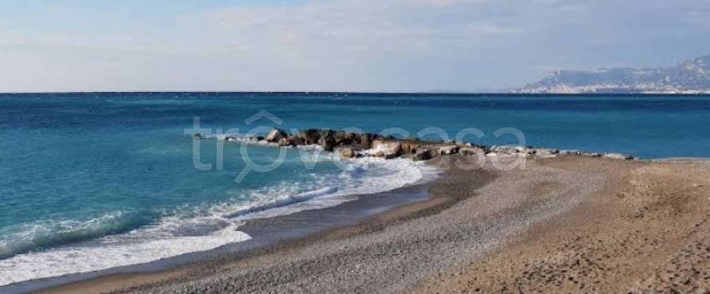 negozio in vendita a Bordighera
