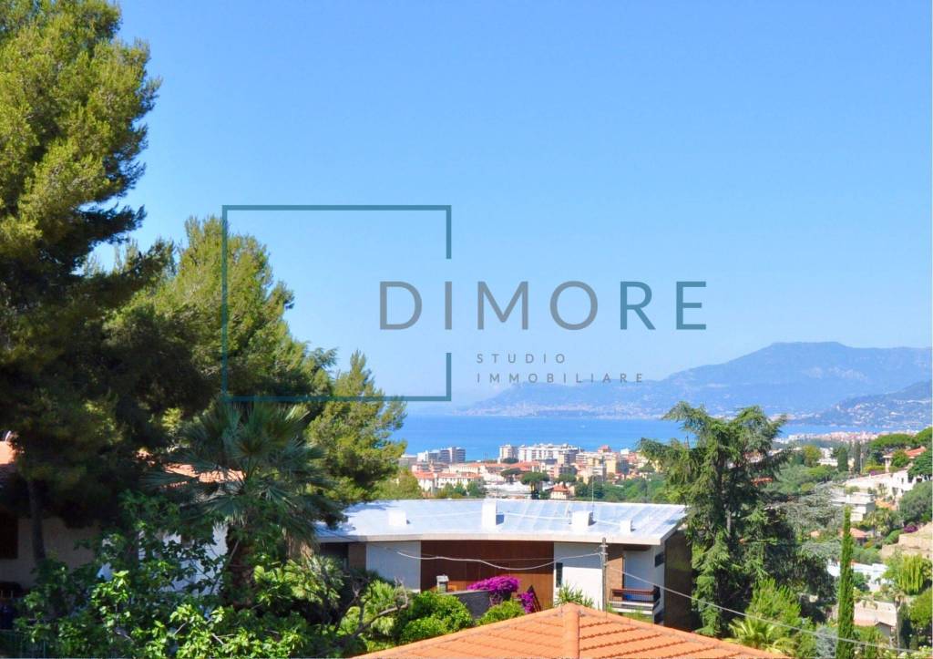 casa indipendente in vendita a Bordighera