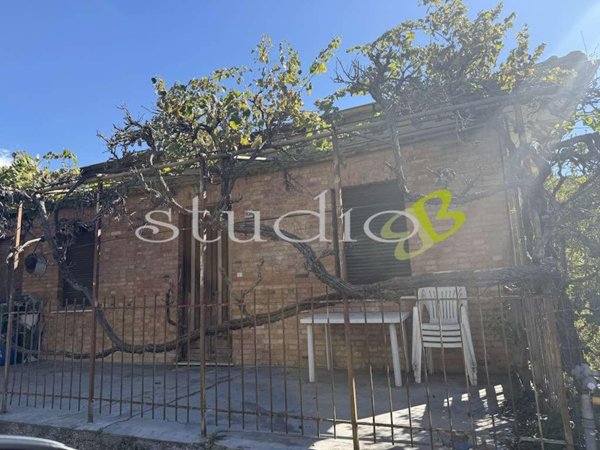 casa indipendente in vendita a Bordighera in zona Sasso