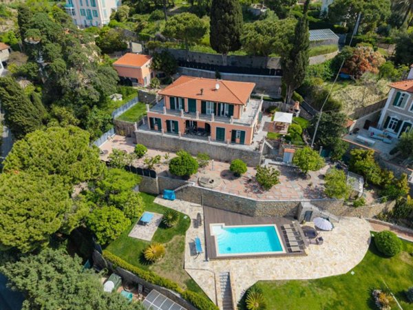 casa indipendente in vendita a Bordighera