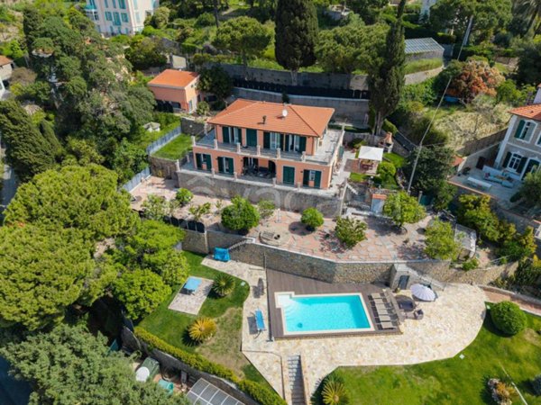 casa indipendente in vendita a Bordighera