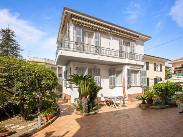 casa indipendente in vendita a Bordighera