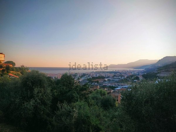 casa indipendente in vendita a Bordighera