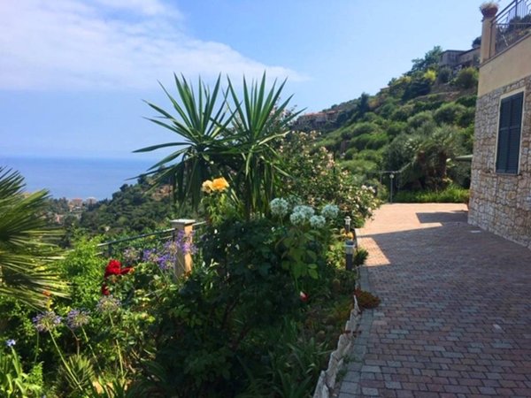 casa indipendente in vendita a Bordighera