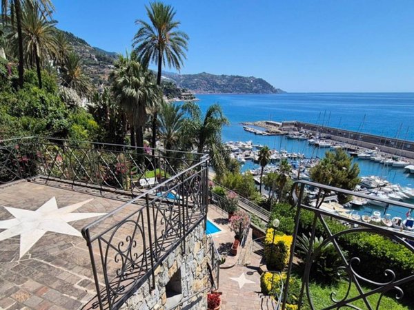 casa indipendente in vendita a Bordighera