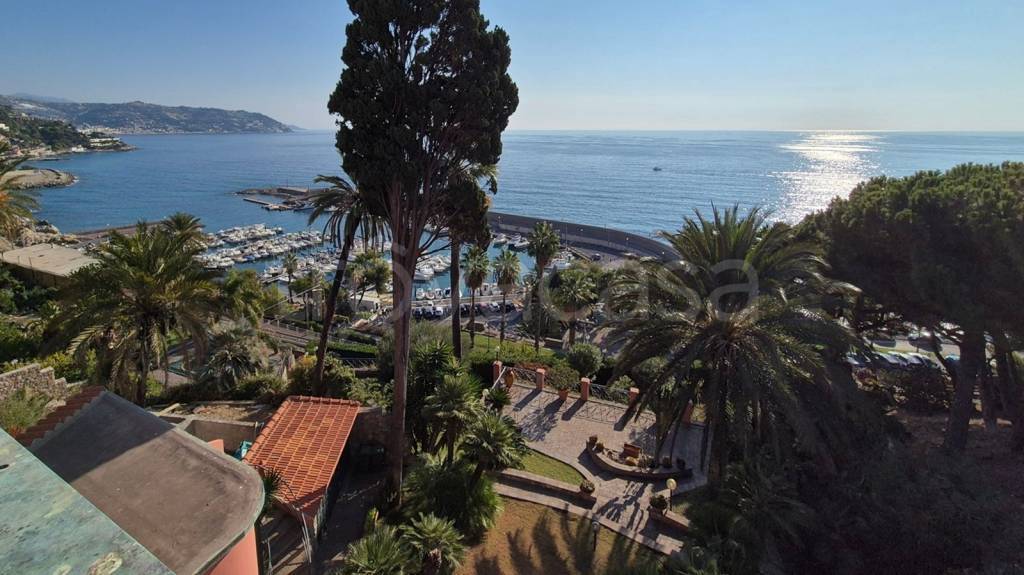 casa indipendente in vendita a Bordighera