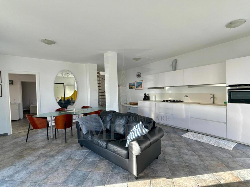 casa indipendente in vendita a Bordighera