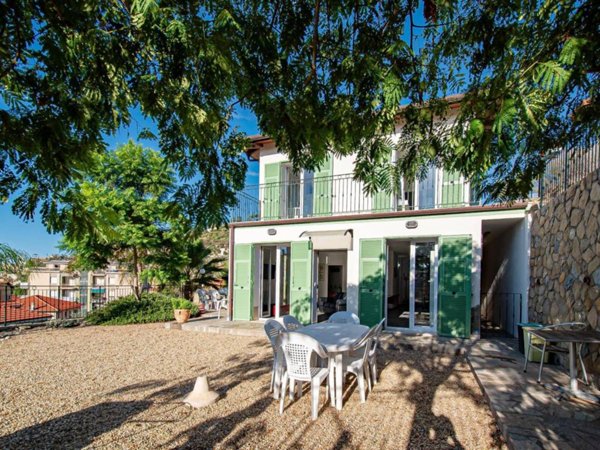 casa indipendente in vendita a Bordighera