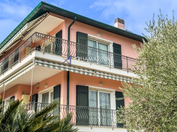 appartamento in vendita a Bordighera in zona Borghetto San Nicolò