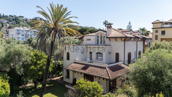 casa indipendente in vendita a Bordighera