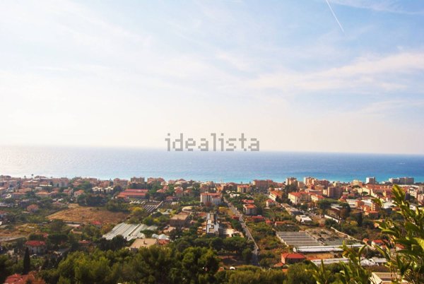 casa indipendente in vendita a Bordighera