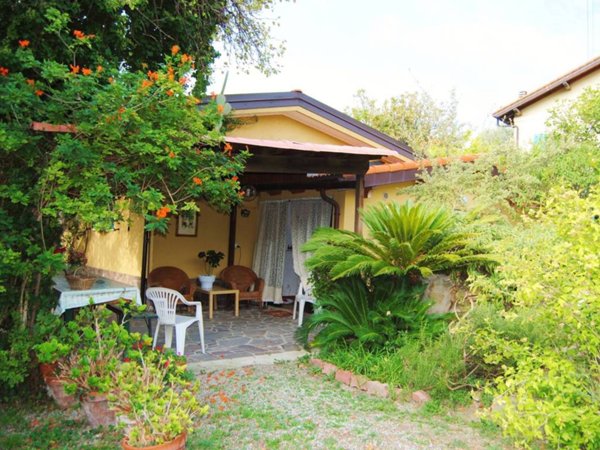 casa indipendente in vendita a Bordighera in zona Sasso