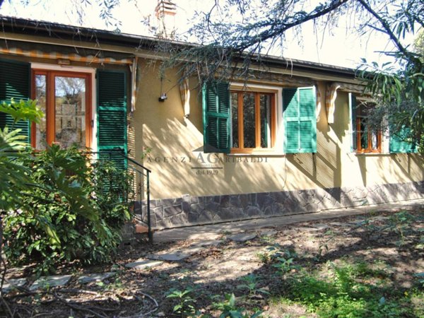 casa indipendente in vendita a Bordighera in zona Sasso