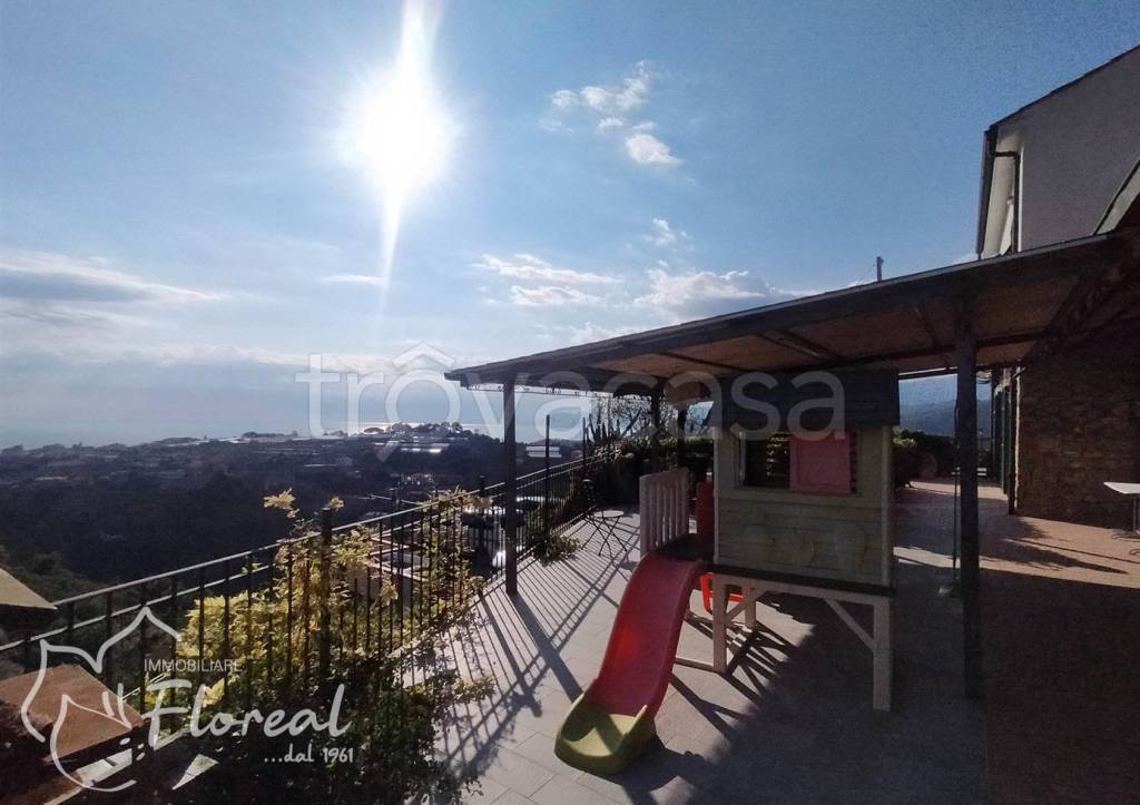 casa indipendente in vendita a Bordighera