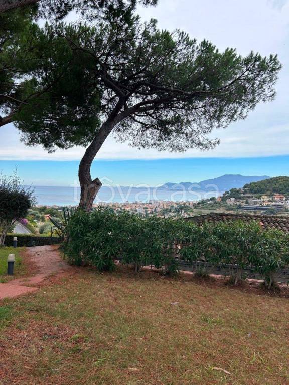 casa indipendente in vendita a Bordighera