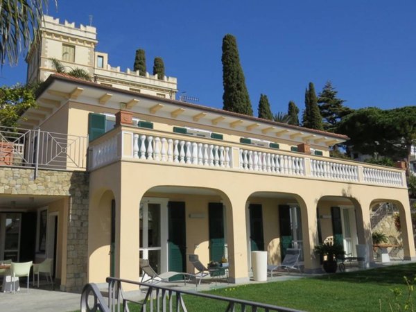 casa indipendente in vendita a Bordighera