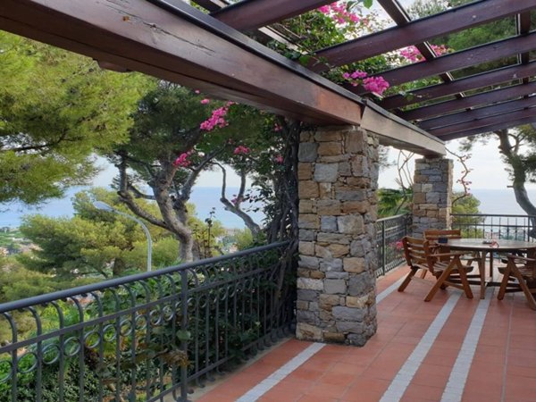 casa indipendente in vendita a Bordighera