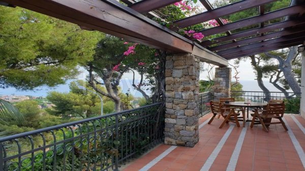 casa indipendente in vendita a Bordighera