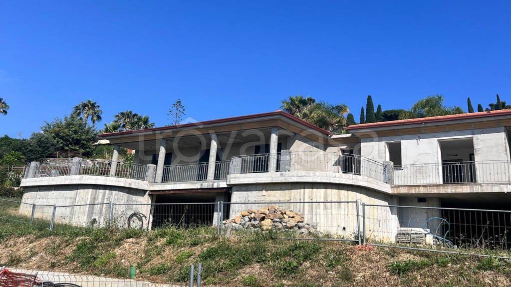 casa indipendente in vendita a Bordighera