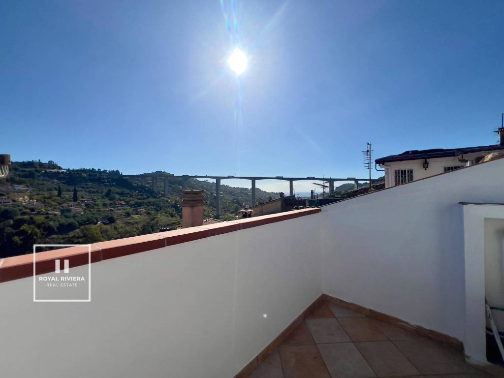 appartamento in vendita a Bordighera in zona Borghetto San Nicolò