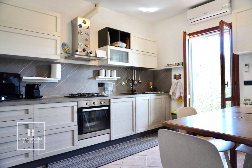 appartamento in vendita a Bordighera in zona Borghetto San Nicolò