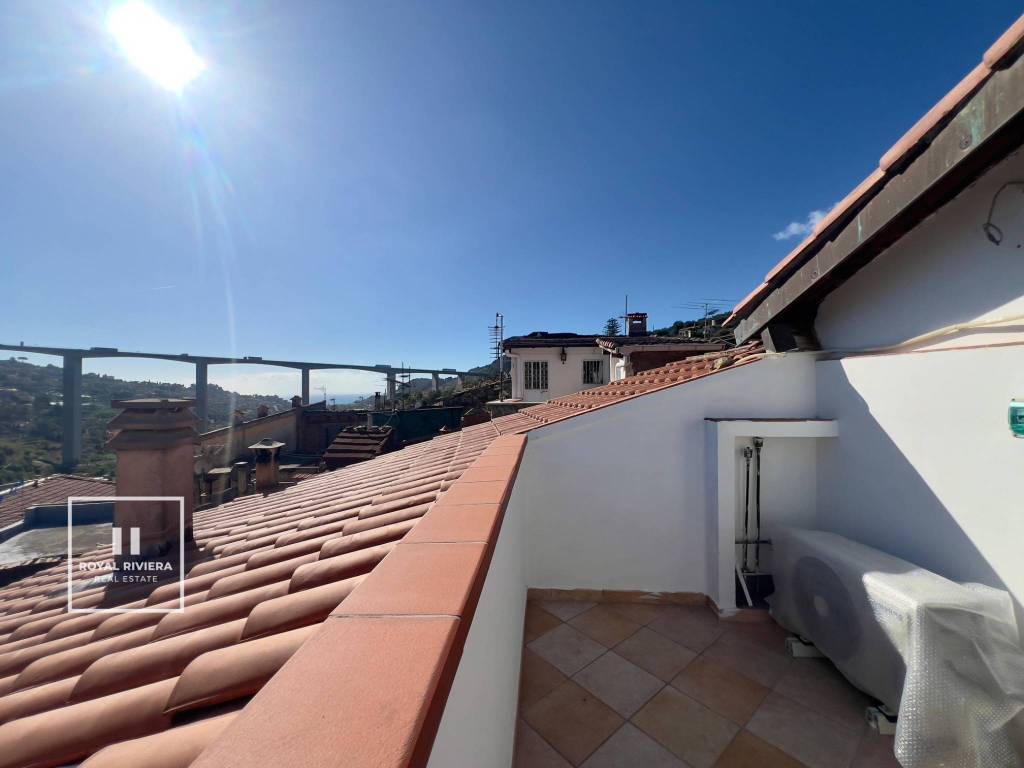 appartamento in vendita a Bordighera in zona Borghetto San Nicolò
