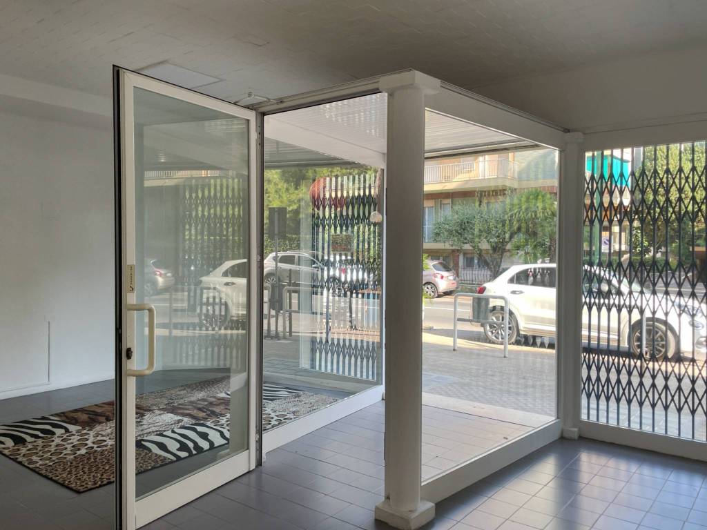 negozio in vendita a Bordighera