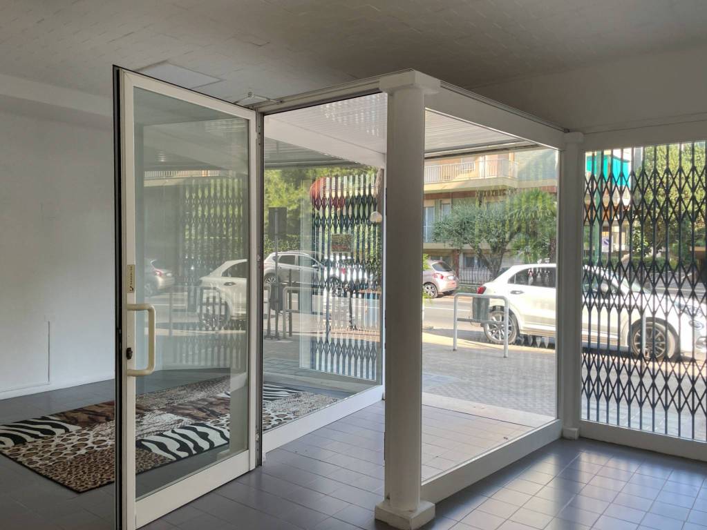 negozio in vendita a Bordighera