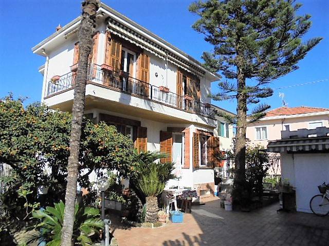 casa indipendente in vendita a Bordighera