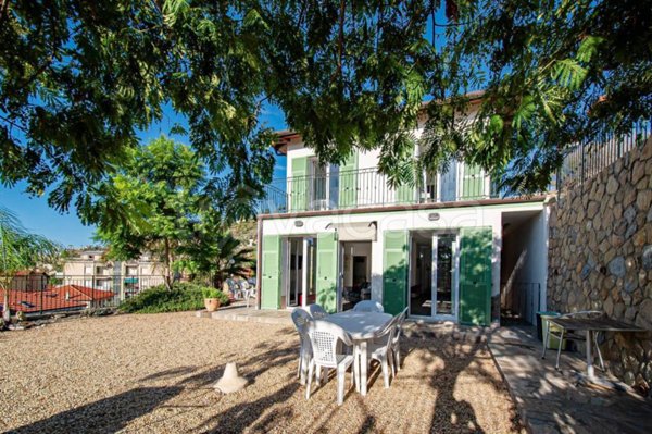 casa indipendente in vendita a Bordighera