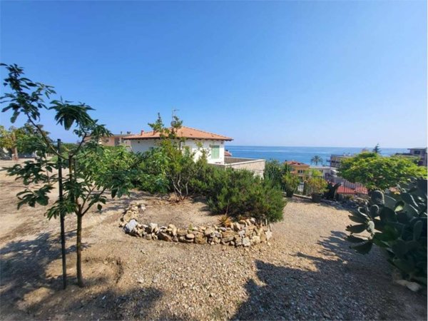casa indipendente in vendita a Bordighera