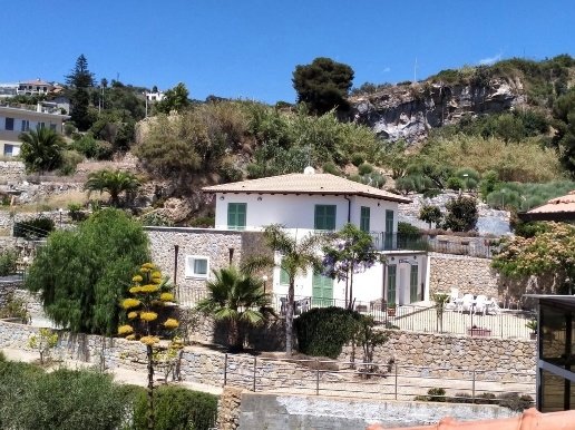 casa indipendente in vendita a Bordighera