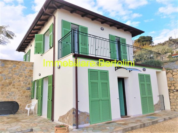 casa indipendente in vendita a Bordighera