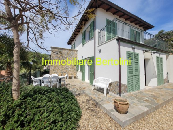 casa indipendente in vendita a Bordighera