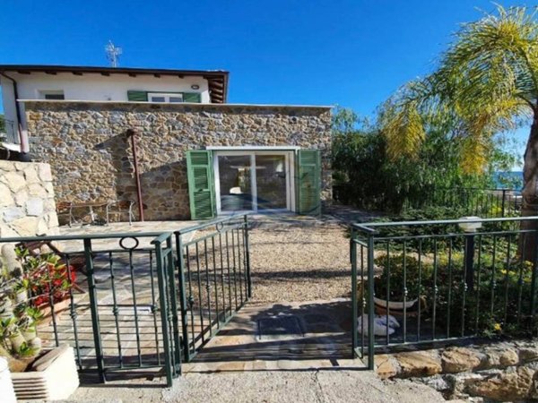 casa indipendente in vendita a Bordighera