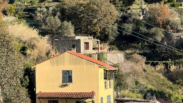 casa indipendente in vendita a Bordighera