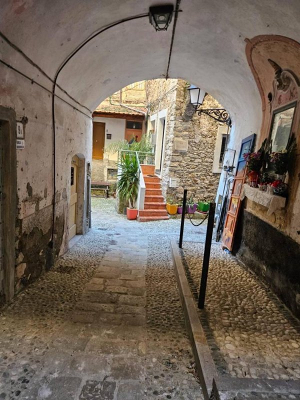 appartamento in vendita a Bordighera in zona Borghetto San Nicolò