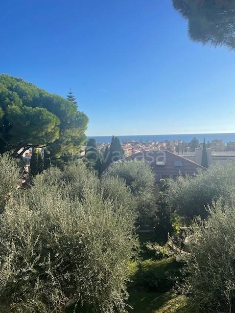 casa indipendente in vendita a Bordighera