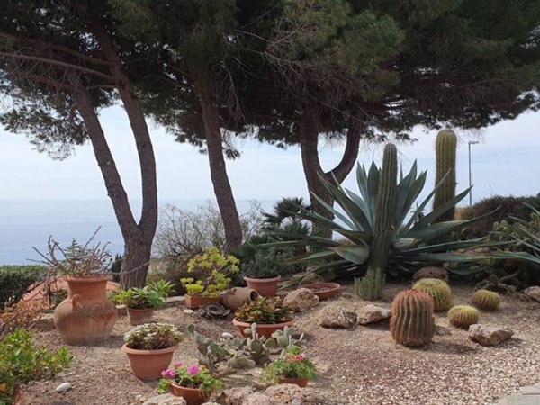 casa indipendente in vendita a Bordighera