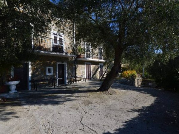 casa indipendente in vendita a Bordighera in zona Sasso