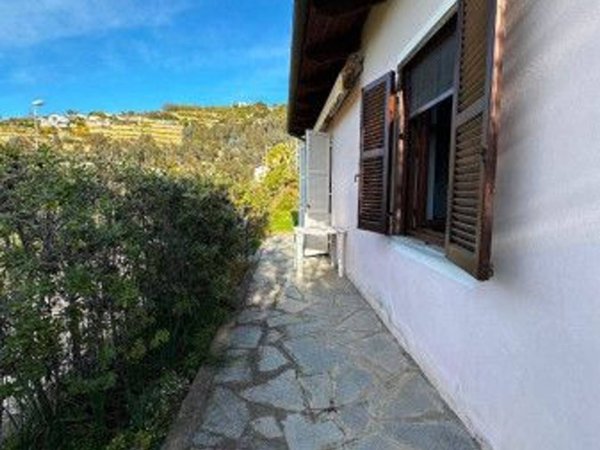 casa indipendente in vendita a Bordighera