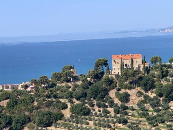 casa indipendente in vendita a Bordighera